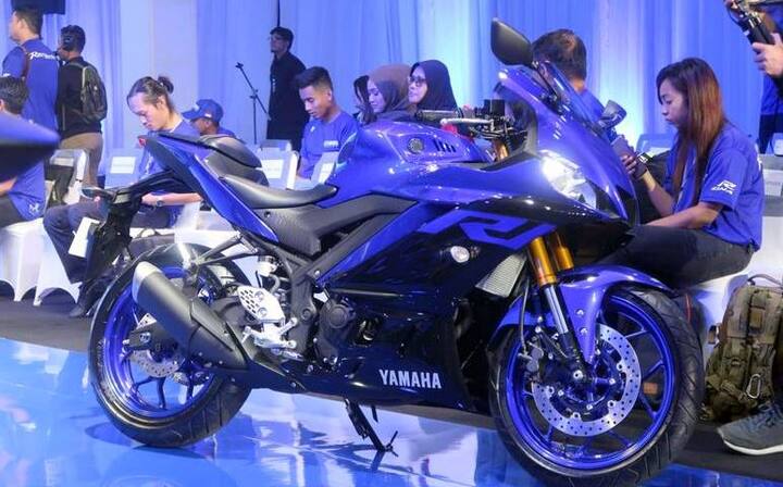  આરામદાયક રાઈડિંગ માટે બાઈકમાં રિયરમાં મોનોશોક લગાવામાં આવ્યું છે. જ્યારે ફ્રંટમાં કંપની અપસાઈડ ડાઉન ફોક્સ આપ્યા છે. 