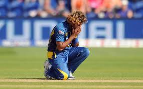 ટ્વિટર પર એક પોસ્ટના માધ્યમથી શ્રીપદાએ એક અજાણી યુવતીની વાત સામે રાખી હતી. જેમાં તેણે આરોપ લગાવ્યો હતો કે કેટલાક વર્ષો અગાઉ આઈપીએલ દરમિયાન મુંબઈની એક હોટલમાં મલિંગાએ એક યુવતી સાથે જબરદસ્તી કરવાની કોશિશ કરી હતી.