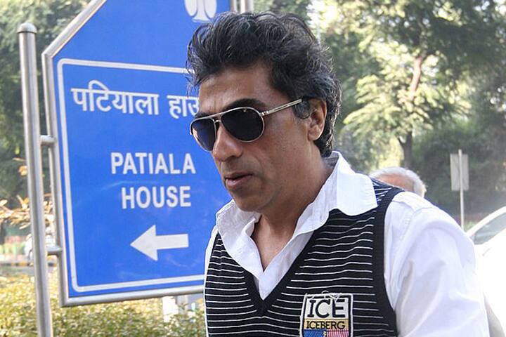  નવી દિલ્હી: મીટૂ કેમ્પેઈનથી બોલિવૂડમાં હાહાકાર મચી ગયો છે. અનેક અભિનેતા અને નિર્માતાઓ પર યૌન શોષણના આરોપ લાગી રહ્યા છે અને મોટા મોટા ખુલાસાઓ થઈ રહ્યા છે. ત્યારે વધુ એક એક્ટ્રેસે પ્રોડ્યૂસર પર આરોપ લગાવ્યો છે. ફિલ્મ ચેન્નઈ એક્સપ્રેસના પ્રોડ્યૂસર કરીમ મોરાની પર દિલ્હીની એક સ્ટ્રગલિંગ એક્ટ્રેસે જાતિય શોષણનો આરોપ લગાવ્યો છે. 