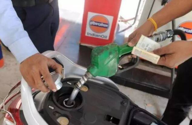  છેલ્લા 9 દિવસની વાત કરવામાં આવે તો દિલ્હીમાં ડીઝલમાં 2 રૂપિયા 24 પૈસા અને પેટ્રોલમાં 1 રૂપિયો 16 પૈસાનો ભાવ વધારો થયો છે. 
