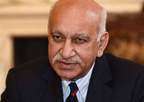 કાલે કેંદ્રીય મંત્રી અને ભાજપા નેતા ઉમા ભારતીનો એમજે એકબરને સાથ મળ્યો હતો. તેમણે કહ્યું, તે આ મામલે કંઈ નથી કહેવા માંગતા. અકબર સાથે જોડાયેલો મામલો ત્યારનો છે જ્યારે તેઓ સરકારમાં મંત્રી નહોતા. આ મામલો અકબર અને મહિલા વચ્ચેનો છે. જેના કારણે તેઓ આ મામલે કંઈ નહી કહી શકે. 