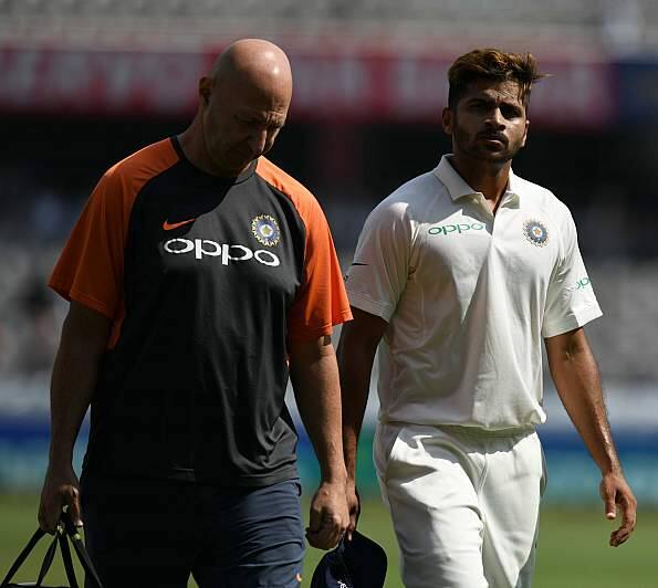  શાર્દુલને મોહમ્મદ શમીની જગ્યાએ ટીમ ઇન્ડિયામાં તક આપવામાં આવી છે. કોહલીએ કહ્યું કે શમીને આરામ આપવામાં આવ્યો છે. કારણકે તેને 6 ટેસ્ટ રમી હતી અને સતત ઓવર ફેંકી. શાર્દુલ ભારત તરફથી ટેસ્ટમાં ડેબ્યુ કરનારા 294માં ખેલાડી છે.