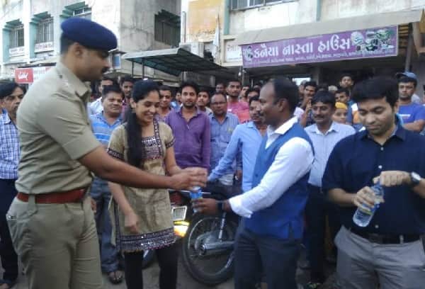 અમદાવાદ, વડોદરા, સુરત અને અન્ય પ્રભાવિત જિલ્લાઓના કલેક્ટરોએ પણ પરપ્રાંતીયોના વિસ્તારની મુલાકાત કરીને તેમની સાથે સમય વિતાવ્યો હતો. આ ઉપરાંત સુરક્ષા અંગે ચિંતાઓનું નિરાકરણ પણ કર્યું હતું.