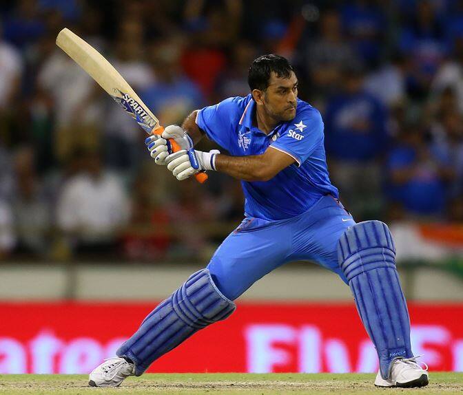 ધોનીએ આ જાહેરાત પછી શનિવારે સાંજે મેચ રમવાની ઘસીને ના પાડી દીધી હતી.આનો અર્થ સ્પષ્ટ છે કે પસંદગીકારો અને ખેલાડીઓ વચ્ચે કોઈ કોમ્યુનિકેશન નથી.