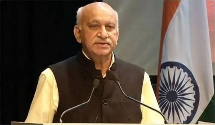 નવી દિલ્હી: ભારત સરકારના વિદેશ રાજ્યમંત્રી એમજે એકબરે પોતાના પર લાગેલા યૌનશોષણના આરોપો પર મૌન તોડ્યું છે. તેમણે કહ્યું, તેમના પર લાગેલા તમામ આરોપો ખોટા અને પાયાવિહોણા છે અને તેઓ પોતાના પર લગાવવામાં આવેલા આરોપો પર કાયાદકીય કાર્યવાહી કરશે. તેમણે એમ પણ કહ્યું કે ચૂંટણી પહેલા આ મુદ્દો કેમ ઉછાળવામાં આવ્યો જેના પાછળ રાજકીય કારણ છે.