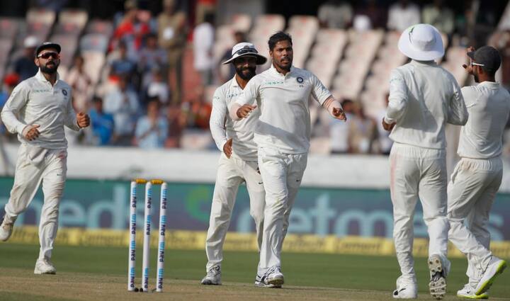 ઉમેશ યાદવઃ વેસ્ટ ઈન્ડિઝની પ્રથમ ઈનિંગમાં 6 અને બીજી ઈનિંગમાં 4 વિકેટ મળી ઉમેશ યાદવે મેચમાં કુલ 10 વિકેટ લીધી હતી. ભારતની ધરતી પર 10 વિકેટ લેનારો તે ચોથો ભારતીય બોલર બન્યો છે. તેણે 4 બોલમાં 3 વિકેટ લેવાની સિદ્ધી પણ મેળવી હતી. ઉમેશ યાદવને મેન ઓફ ધ મેચ જાહેર કરવામાં આવ્યો હતો.