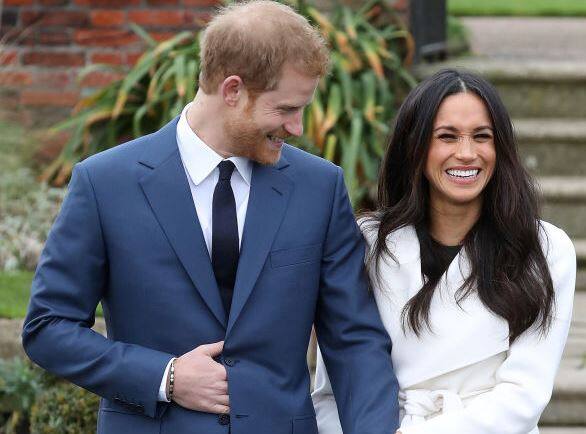 પ્રિન્સ હેરી અને મેગન માર્કલ 16 દિવસના રોયલ ટૂર માટે સોમવારે સિડની પહોંચી ગયા છે. બંને ઓસ્ટ્રેલિયા, ન્યૂઝિલેન્ડનો પ્રવાસ કરશે. લગ્નના બંધનમાં બંધાયા બાદ આ બંનેનો પ્રથમ સત્તાવાર પ્રવાસ છે.