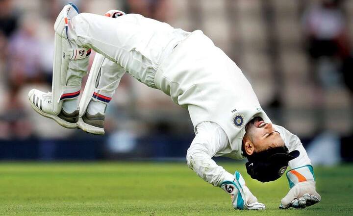 પંતે પહેલા ઇંગ્લેન્ડ અને બાદમાં વેસ્ટ ઈન્ડિઝ સામેની સીરિઝમાં શાનદાર પ્રદર્શન કર્યું છે. વેસ્ટ ઈન્ડિઝ સામે તેણે રાજકોટ અને હૈદરાબાદમાં 92-92 રનની ઈનિંગ રમી છે. ભારતને લાંબા સમયથી એમએસ ધોનીની જેમ આક્રમક બેટિંગ કરી શકે તેવા વિકેટકિપરની શોધ હતી. ઈંગ્લેન્ડની ધરતી પર સદી ફટકારીને 20 વર્ષના પંતે ઇતિહાસ રચ્યો હતો. ધોની પણ ઇંગ્લેન્ડમાં ટેસ્ટ સદી ફટકારી શક્યો નહોતો.