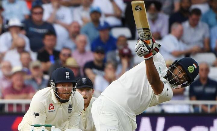 વિકેટકિપર બેટ્સમેન રિષભ પંતે હૈદરાબાદ ટેસ્ટમાં 92 રનની ઈનિંગ રમી હતી. જેના કારણે તેના રેન્કિંગમાં 23 પોઈન્ટનો સુધારો જોવા મળ્યો છે અને હવે તે 62માં નંબર પર પહોંચી ગયો છે. પંત ટેસ્ટ સીરિઝની શરૂઆતમાં 111માં સ્થાન પર હતો. તેણે રાજકોટમાં પણ 92 રન બનાવ્યા હતા.