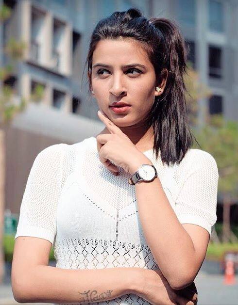 પોલીસના કહેવા મુજબ આરોપી મુઝમ્મિલે મોડલને મલાડમાં તેના ઘરે બોલાવી હતી. જ્યાં બંને વચ્ચે ઝઘડો થયા બાદ મુઝમ્મિલે ચાકુથી મોડલની હત્યા કરી દીધી અને લાશને બેગમાં પેક કરીને ફેંકી દીધી હતી.