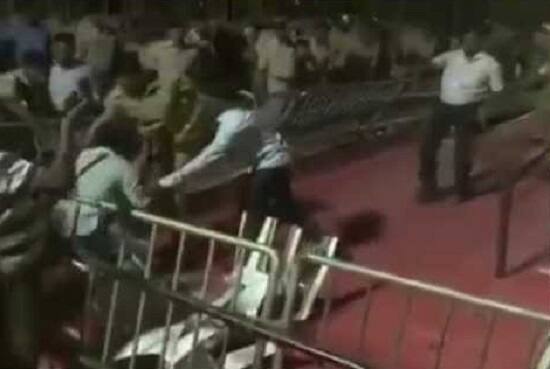 અત્રે નોંધનીય છે કે, પીએસઆઈ રામાનુજને જી.એમ.ડી.સી. ગ્રાઉન્ડ મામલે જુબાની આપવા માટે કોર્ટમાંથી સમન્સ આપવામાં આવ્યું હતું પરંતુ તેઓ ગમે તે કારણોસર હાજર થતાં નહતા. દરમિયાન 17મી મુદત પછી કોર્ટે વોરંટ કાઢતા પી.એસ.આઈ રામાનુજ સોમવારે કોર્ટ સમક્ષ હાજર થયા હતા.