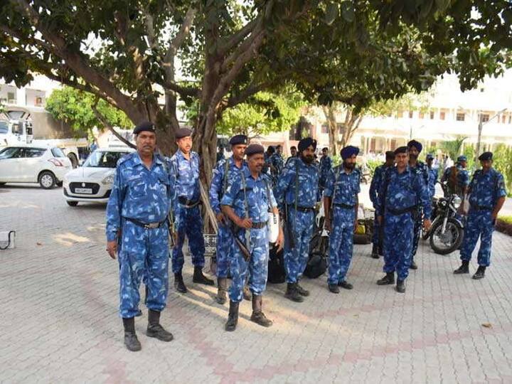 જે મામલાઓમાં રામપાલને દોષી જાહેર કરાયો છે તેમાં પહેલો કેસ મહિલા ભક્તની સંદિગ્ધ મોતનો મામલો છે, જેની લાશ તેના સતલોક આશ્રમમાંથી 18 નવેમ્બર, 2014નાં રોજ મળી આવી હતી. જ્યારે કે બીજો કેસ હિંસા સાથે જોડાયેલો છે જેમાં રામપાલના ભક્તોએ પોલીસની સાથે ઝપાઝપી કરી હતી. આ દરમિયાન લગભગ 10 દિવસ સુધી હિંસા ચાલી હતી જેમાં 4 મહિલાઓ અને 1 બાળકનું મોત નિપજ્યું હતું.