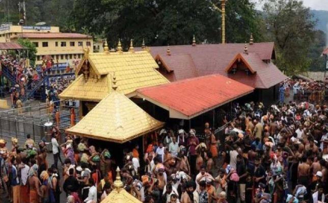 ઉલ્લેખનીય છે કે આ મંદિરમાં આ પહેલા 10 થી 50 વર્ષ ઉંમરની મહિલાઓન મંદિરમાં પ્રવેશ પર પ્રતિબંધ હતો. અહીં માત્ર નાની બાળકીઓ અને વૃદ્ધ મહિલાઓજ પ્રવેશ કરી શકે છે. સબરીમાલા મંદિરના સંચાલકનું કહેવું છે કે માસિક ધર્મના કારણે મહિલાઓ પોતાની વ્યક્તિગત શુદ્ધતા જાળવી નથી શકતી.