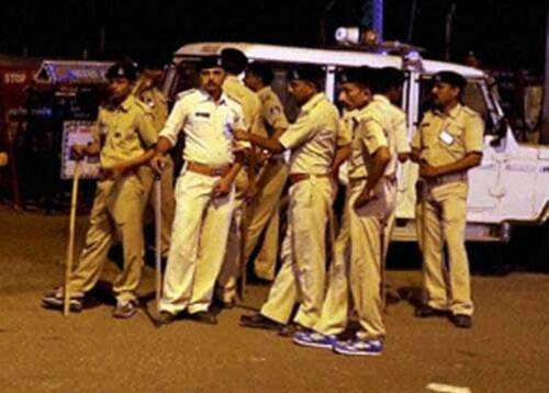 સૂત્રોમાંથી જાણવા મળ્યાં મુજબ, બીએસએનએલની કચેરીના ગેસ્ટહાઉસમાં ગોરખધંધા ચાલતા હોવાની આઈબીને માહિતી મળી હતી. જેથી આઈબીએ આ અંગે રાજકોટ પોલીસને માહિતગાર કરતાં પ્રદ્યુમનનગર પોલીસને તપાસનો આદેશ કરાયો હતો. તપાસમાં સરકારી કચેરીના ગેસ્ટહાઉસમાં કૂટણખાનું ચાલતું હોવાની વિગતો સાંપડતા પોલીસે દરોડો પાડ્યો હતો.