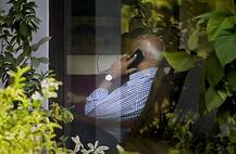 અકબર મને પકડીને અચાનક કિસ કરવા લાગ્યા ને પછી......