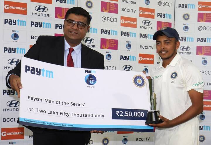 ટેસ્ટ કરિયરની પ્રથમ શ્રેણીમાં જ મેન ઓફ ધ સીરિઝનો એવોર્ડ જીતીને તે સૌરવ ગાંગુલી, રોહિત શર્મા, અશ્વિનની ક્લબમાં સામેલ થયો હતો. આઈપીએલમાં તે દિલ્હી ડેરડેવિલ્સ તરફથી રમે છે.