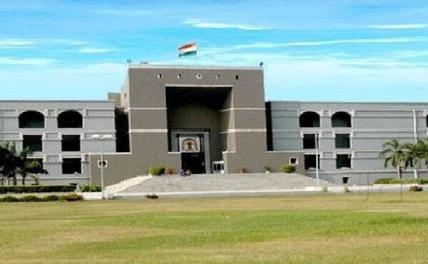 અરજદારનો દાવો છે કે, માત્ર મતબેંક ઊભી કરવા માટે આ પ્રકારના વધારાના લાભ અપાયો છે. આવા લાભ આપતા પહેલાં કોઈપણ પ્રકારનો સર્વે કે વૈજ્ઞાનિક પદ્ધતિથી માહિતી પૂરી પાડ્યા વગર છેલ્લા સિત્તેર વર્ષથી આવા લાભ અપાય છે, જેના કારણે લોકોને અન્યાય થાય છે .