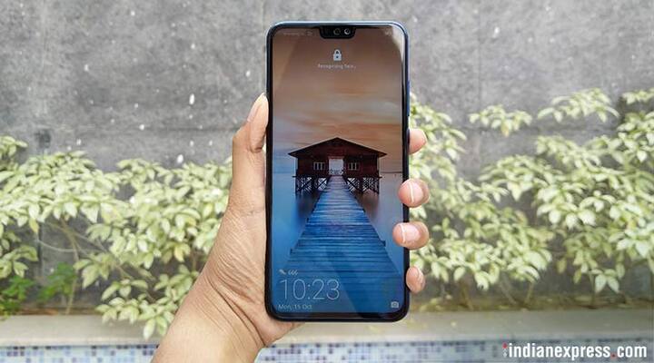  ઓનર 8Xના કેમેરાની વાત કરીએ, તો તેમાં 20+2 મેગાપિક્સલ ડ્યુઅલ રીઅર કેમેરા છે, જ્યારે ફ્રન્ટ કેમેરો 16 મેગાપિક્સલનો છે. બંને કેમેરામાં એઆઈ સપોર્ટ હશે. ફોનમાં ફેસ અનલોક સુવિધા પણ હશે. ફોનમાં 3750 એમએએચ બેટરી છે અને કનેક્ટિવિટી ડ્યુઅલ 4 જી વૉઓએલટી, વાઇફાઇ, બ્લૂટૂથ અને 3.5 એમએમ હેડફોન જેક મળશે. ફોનમાં ફિંગરપ્રિન્ટ સેન્સર પણ છે.