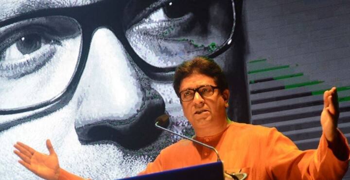 ઠાકરેએ આગળ કહ્યું કે, એવું લાગે છે કે આ બધું પેટ્રોલના વધતા ભાવ અને રૂપિયાના થઈ રહેલા અવમૂલ્યન પરથી ધ્યાન હટાવવા માટે કરવામાં આવી રહ્યું છે. #MeToo અંતર્ગત મહિલાઓ દ્વારા જણાવવામાં આવેલી આપવિતી ઘણી દુઃખદ છે. અમે આરોપીઓને પદાર્થપાઠ ભણાવીશું પરંતુ મહિલાઓએ તેમની સાથે બનેલી ઘટનાની ફરિયાદ તે જ સમયે કરી દેવી જોઈએ. આ માટે 10 વર્ષ રાહ ન જોવી જોઈએ.