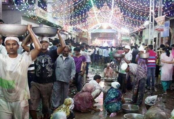સીસીટીવી કેમેરાની મદદથી રૂપાલ પલ્લી મેળાનું મોનીટરીંગ કરવામાં આવ્યું હતું. તો આ ધાર્મિક કાર્યક્રમમાં કોઈ અનિચ્છનિય બનાવ ન બને અને કાયદો અને વ્યવસ્થા જળવાઇ રહે તે માટે જડબેસલાક પોલીસ બંદોબસ્ત પણ ગોઢવવામાં આવ્યો હતો. જેમાં એક હજારથી વધુ પોલીસ જવાનોની સાથે હોમગાર્ડ, મહિલા એસઆરપી તેમજ ટ્રાફિક પોલીસના જવાનો પણ તૈનાત રાખવામાં આવ્યા હતા.