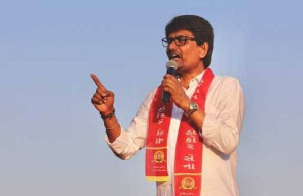 અલ્પેશ બિહાર કોંગ્રેસના સહપ્રભારી છે તેમ છતાં બિહાર કોંગ્રેસે અલ્પેશથી અંતર રાખ્યું છે. ગુજરાતમાં પરપ્રાંતીઓ પરના હુમલા બાદ અલ્પેશ ઠાકોરનું નામ ઉછળ્યું હતું અને ઉશ્કેરણી માટે ભાજપે અલ્પેશને જવાબદાર ગણાવ્યા હતા. આ ઘટનાક્રમ બાદ અન્ય રાજ્યો અલ્પેશ ઠાકોરથી અંતર રાખવા માંગે છે તેવા સંકેત મળી રહ્યા છે.