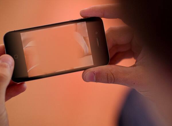 તેમણે આ ઘટના અંગે આખરે ગુરૂકુળના અન્ય સ્વામિ ભક્તિપ્રદાસદાસજીને વાત કરતાં તેમણે પણ એવું જણાવ્યું હતું કે, મારા મોબાઈલ પર રંગપુરના પ્રતાપ કાછડીયાએ કોલ કરીને એવું જણાવ્યું હતું કે, સ્વામિ સૂર્યપ્રકાશજીના એક સ્ત્રીના ફોટા ભુરા પાસે છે. 