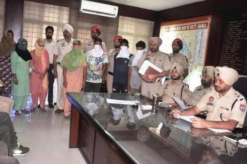 હત્યારાઓએ જણાવ્યું કે, તેમણે યોજના પ્રમાણે 1 ઓક્ટોબરની રાત્રે હરબંસ સિંહના જમવામાં ઉંઘની ગોળીઓ ભેળવી દીધી હતી. જ્યારે તેઓ બેભાન થઇ ગયા ત્યારે જસવીર કૌરે પોતાની નાની દીકરી અમનજૌત કૌરના પ્રેમી ગગનદીપ સિંહે પોતાના ઘરે બોલાવ્યો. સાથે તેના મિત્રો જગસીર સિંહ અને ગુરતેજ સિંહ પણ આવ્યા હતા. બાદમા હરબંસ સિંહના માથામાં ઇંટો મારી હત્યા કરી દેવામાં આવી. પોલીસે જણાવ્યું કે, જસવીર કૌર, હરપ્રીત કૌર, અમનજોત કૌર, લખવિંદર સિંહ, જગસીર સિંહ ઉર્ફ જમોલા, ગોપાલ સિંહ, ભુપિન્દર કૌરની ધરપકડ બાકી છે.