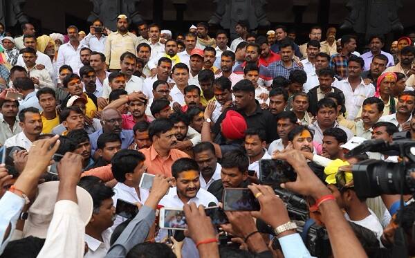 થોડા દિવસ પહેલા હાર્દિકે મધ્યપ્રદેશનો પ્રવાસ કર્યો હતો. જ્યાં તેણે લાખોની જનમેદનીને સંબોધન કર્યું હતું. ત્યાર બાદ મહારાષ્ટ્રના સાંગલી જિલ્લામાં સામાજિક ન્યાયની માંગણી સાથે લાખોની રેલીને હાર્દિક પટેલે સંબોધન કર્યું હતું. 