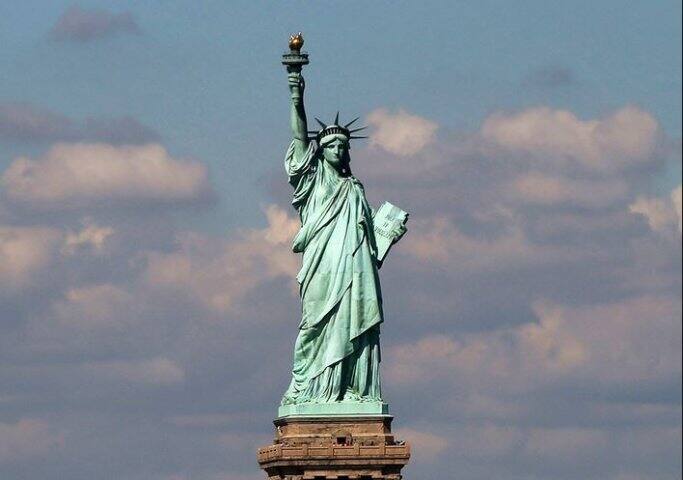 2016માં અમેરિકાની નાગરિકતા લેનારાઓની સંખ્યા 46,188 હતી જે 2018માં ચાર હજારનો વધારો થયો છે. જ્યારે 2015ની સરખામણીએ અમેરિકાનુ નાગરિક્તવ લેનારા ભારતીયોની સંખ્યા આઠ હજાર વધી છે. 2015માં 42,213 ભારતીયોએ અમેરિકી નાગરિતા લીધી હતી.