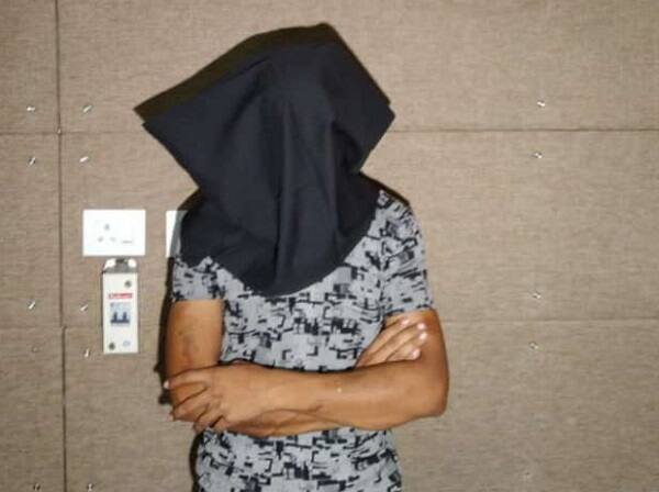 રાતૈયા ગામના સંજય વાગડિયા નામના યુવાનને આરોપી કિશન વાજાની પ્રેમિકા સાથે અનૈતિક સંબંધ બંધાયો હતો જેના કારણે કિશને સંજયને અનેકવાર સમજાવ્યો પરંતુ માન્યો ન હતો. જેથી કિશને મિત્ર સાગર બગથરીયાની મદથી સંજયને 11 છરીના ઘા મારી પતાવી દીધો હતો. આ હત્યા કર્યાં બાદ બે કલાક પછી કોઠારીયા સોલ્વન્ટના મેહશરઅલી પીંજારા નામના યુવાનને સાગરની સાસુ સાથે અનૈતિક સંબંધ હોય બન્નેએ મેહશર અલીને છરીના 8 ઘા મારી હત્યા કરી હતી.