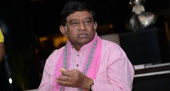  રાયપુર: છત્તીસગઢ વિધાનસભા ચૂંટણી પહેલા અજિત જોગીની પાર્ટી જનતા કૉંગ્રેસે બસપા સાથે મહાગઠબંધન કર્યું છે. આ ગઠબંધન બાદ અજિત જોગી મુખ્યમંત્રી પદના ઉમેદવાર માનવામાં આવી રહ્યા હતા પરંતુ તેણે ચૂંટણી પહેલા મોટો નિર્ણય લીધો છે. પૂર્વ મુખ્યમંત્રી અને છત્તીસગઢ જનતા કૉંગ્રેસ(જેસીસી) પાર્ટીના પ્રમુખ અજીત જોગી આગામી વિધાનસભા ચૂંટણી નહીં લડે તેવું તેના પુત્ર અમિત જોગીએ જણાવ્યું હતું. 