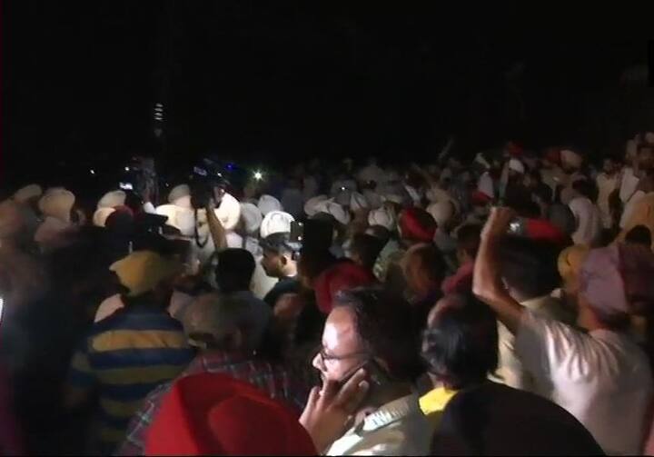  પંજાબના મુખ્યમંત્રી કેપ્ટન અમરિંદર સિંહએ ઘટનાને લઈને દુખ વ્યક્ત કર્યું છે. તેમણે કહ્યું કે તમામ સરકારી અને ખાનગી હોસ્પિટલો ઘાયલોની સારવાર માટે ખુલ્લી રાખવામાં આવે. મુખ્યમંત્રી ઘટના સ્થળ પર જવા માટે રવાના થઈ ગયા છે. તેમણે મૃતકોના પરિવારને 5 લાખ રૂપિયા સહાય આપવાની જાહેરાત કરી છે. સાથે ઘાયલોને મફત સારવારની પણ જાહેરાત કરી છે.