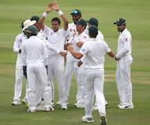 પાકિસ્તાનના ખેલાડીને હેલમેટ પર બોલ વાગ્યા બાદ માથામાં થયો દુઃખાવો, જાણો વિગત