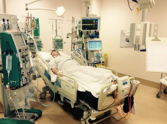 બાદમાં પરિવારજનો જ્યારે નવીનને મળ્યા ત્યારે ખબર પડી કે માથામાં 12 ટાંકા આવ્યા છે. આ કારણે તેની યાદશક્તિ પણ જતી રહી છે. નવીનના પરિવારજનોએ તેને બીજી હોસ્ટિલમાં લઈ જવાની વાત કરી તો ડોક્ટરોએ ના પાડી દીધી. આ દરમિયાન ગુરુવારે રાતે નવીને જીવ ગુમાવી દીધો.