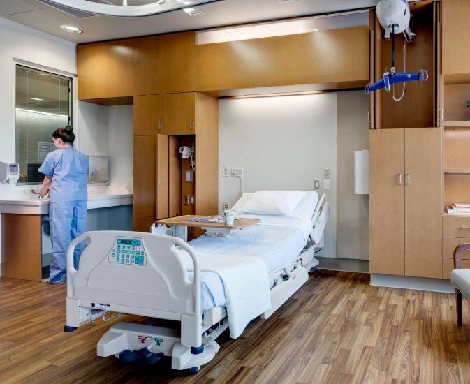 નવીન બીપીએલ કેટેગરીમાં સારવાર કરાવતો હતો. તેમ છતાં આટલી મોટી રકમનું બિલ આપવા અને દર્દીના મોત થવા પર પરિવારજનોએ હોસ્પિટલમાં હંગામો કર્યો. સેક્ટર 50 પોલીસ સ્ટેશનમાં આ ઘટનાની લેખિત ફરિયાદ કરવામાં આવી. પોલીસે પોસ્ટમોર્ટમ બાદ વિસરાસ સેમ્પલ તપાસ માટે મોકલી આપ્યા છે. 