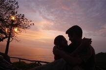 સ્વરૂપવાન મહિલાને દેખાવડા યુવક સાથે આંખો મળી ગઈ પછી બન્નેએ શું કર્યું તે જાણીને ચોંકી જશો