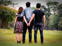 સ્વરૂપવાન મહિલાને દેખાવડા યુવક સાથે આંખો મળી ગઈ પછી બન્નેએ શું કર્યું તે જાણીને ચોંકી જશો