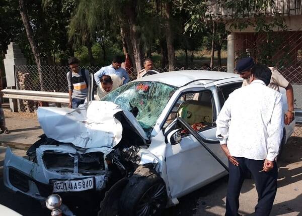 સવાર સાવરકુંડલા સ્વામિનારાયણ મંદિરના સંત પ્રેમસ્વરૂપદાસ કોઠારી સહિત ત્રણને ગંભીર ઈજા પહોંચી હતી તે તમામને સારવાર માટે અમરેલીની સિવિલ હોસ્પિટલમાં ખસેડવામાં આવ્યા હતા. પરંતુ સારવાર દરમિયાન સંત પ્રેમસ્વરૂપદાસ સ્વામીનું નિધન થતાં સ્વામિનારાયણ સંપ્રદાયમાં શોકની લાગણી વ્યાપી ગઇ છે.