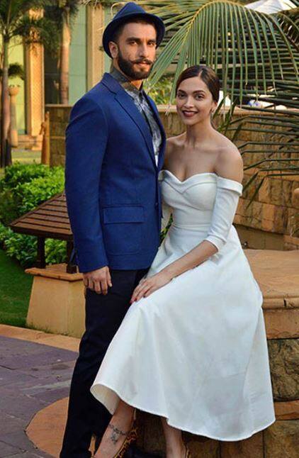 મુંબઈઃ બોલીવુડ સ્ટાર દીપિકા પાદૂકોણ અને રણવીર સિંહે લગ્નની તારીખ જાહેર કરી દીધી છે. દીપિકા પાદૂકોણે ટ્વિટ કરીને જણાવ્યું કે, 14 અને 15 નવેમ્બરના રોજ લગ્નની વિધિ પૂરી કરવામાં આવશે અને આ રીતે બે દિલ એક જીવ થઈ જશે.