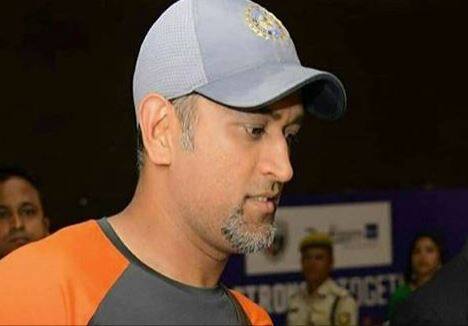 ધોનીએ એશિયા કપમાં ચાર મેચમાં માત્ર 77 રન બનાવ્યા હતા. પંતના આવવાથી ધોની પર સાર પ્રદર્શન કરવાનો દબાવ વધ્યો છે.