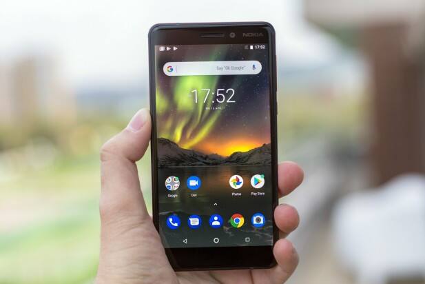 Nokia 6.1 એટલે Nokia 6 (2018)ના લૉન્ચ સમયે 3GB રેમ વેરિએન્ટની કિંમત 16,999 રૂપિયા અને 4GB રેમ વેરિએન્ટની કિંમત 18,999 રૂપિયા રાખવામાં આવી હતી. હવે આની કિંમત ઓગસ્ટમાં 1,500 રૂપિયા સુધી ઘટાડી દેવામાં આવી છે.