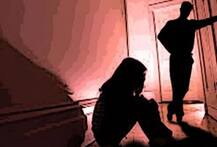 ઓરડીમાં સુઈ રહેલી પરિણીતા સાથે ખેતરના માલિકે બળજબરી બાંધ્યા શારીરિક સંબંધો પછી શું થયું, જાણો વિગત