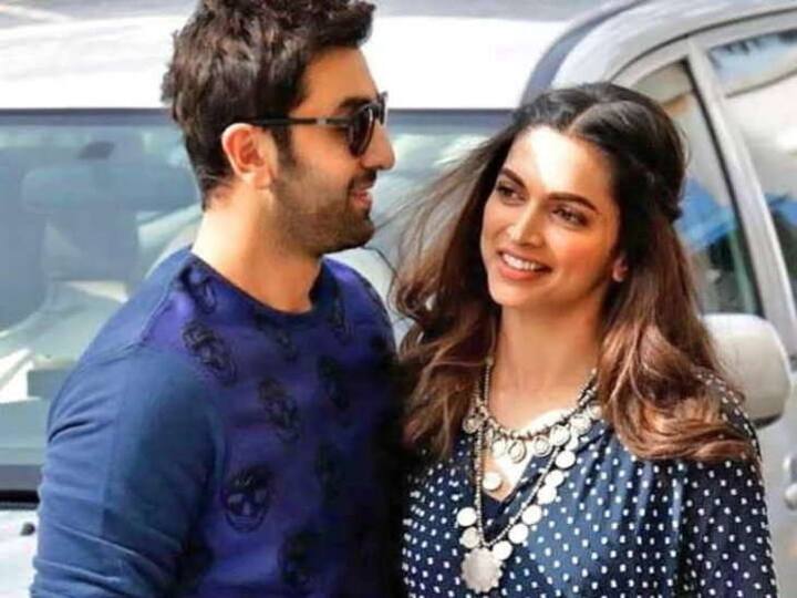 રણબીર કપૂરઃ- દીપિકા અને રણબીર 'બચના એ હસીનો'ના શૂટિંગ દરમિયાન એકબીજાને ડેટ કરવાનું શરૂ કર્યુ હતું. દીપિકાએ પોતાની ગરદન પર RKનું ટેટૂ પણ બનાવડાવ્યુ હતું. જોકે, બાદમાં બન્ને અલગ થઇ ગયા અને તેનુ કારણ કેટરીના હોવાનું કહેવાઇ રહ્યું હતું. જોકે, બન્નેએ બ્રેકઅપ બાદ પણ ફિલ્મોમાં કામ કર્યુ હતું.