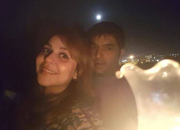 મુંબઈઃ ચાલુ વર્ષે લગ્નના બંધનમાં બંધાનારા સેલેબ્સની યાદીમાં કપિલ શર્માનું નામ પણ જોડાઇ ગયું છે. રણવીર સિંહ અને દીપિકા પાદુકોણના લગ્નના એક મહિના બાદ કપિલ શર્મા પણ સાત ફેરા લેશે.