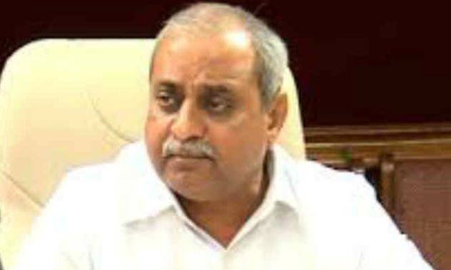  આ સાથે જ મહત્વની જાહેરાત કરવા નાયબ મુખ્યપ્રધાને કહ્યું કે, જે ખેડૂતોએ વાવેતર કર્યું હોય ત્યાં ઓછો વરસાદ થવાને કારણે પાક સુકાઈ ગયો હોય તેવા ખેડૂતોને બે હેક્ટરની મર્યાદામાં હેક્ટર દીઠ 6800 રૂપિયાની રાજ્ય સરકાર દ્વારા સહાય કરવામાં આવશે. 