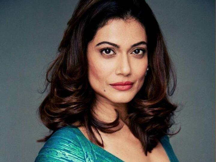  પાયલ રોહતગીએ જણાવ્યું કે ઓડિશન દરમિયાન તેને સ્કર્ટ ઉપર કરીને પેટ દેખાડવા માટે કહેવામાં આવ્યું હતું. ત્યારબાદ હું ડરી ગઈ હતી જેના કારણે મે ફરિયાદ નહોતી કરી. પાયલ રોહતગીએ કહ્યું, હવે મીટૂના કારણે મને આશા છે કે કંઈક અલગ થશે. મને નથી ખબર કે યશરાજ ફિલ્મ સાથે ઉભુ રહેશે કે નહી, યશરાજ ફિલ્મ દિબાકર વિશે બધુ જાણે છે. 