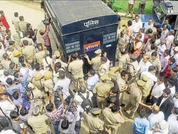 નરાધમ અનિલ યાદવને સોમવારે સાંજે 4 વાગ્યે તેને તબીબી તપાસ માટે સ્મીમેર હોસ્પિટલમાં ખસેડાયો હતો. જ્યાં દોઢ કલાક સુધી જુદા જુદા પરિક્ષણોની સાથે 7 જેટલા સેમ્પલો પણ લેવાયા હતા. ઈમરજન્સી વિભાગમાં જ દોઢ કલાક સુધી તેના પોટેન્સી સહિતના વિવિધ તબીબી પરિક્ષણો કરવામાં આવ્યા હતા. આ સાથે તેના લોહીના નમુના, માથાના તેમજ ગુપ્તાંગના વાળ, લાળ, વીર્ય અને નખના સેમ્પલ લેવામાં આવ્યા હતા. સેમ્પલ એફએસએલમાં તપાસ માટે મોકલી આપ્યા છે.