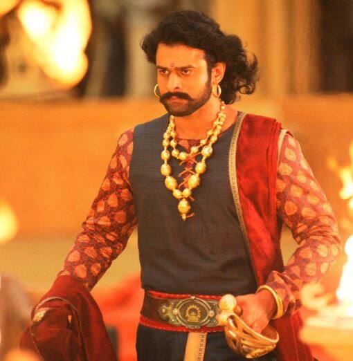 બાહુબલી ભારતના ઈતિહાસની એક એવી ફિલ્મ બની ગઈ કે જેણે દુનિયાભરમાં 1700 કરોડ કરતા વધારેની કમાણી કરી. હિંદી સિનેમાની અંદર પ્રભાસે એવા રેકોર્ડ બનાવ્યા કે જેને વર્ષો સુધી તોડવા મુશ્કેલ લાગી રહ્યા છે. 