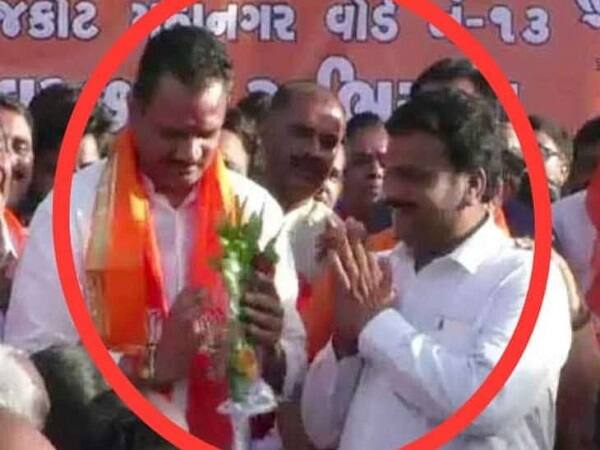 રાજકોટ કોંગ્રેસના કોર્પોરેટર નીતિન રામાણીને ગયા અઠવાડિયે જ સ્ટેન્ડિંગ કમિટીના સભ્ય તરીકે રાજીનામું આપવા શહેર પ્રમુખે આદેશ આપ્યો હતો. જો રાજીનામું નહીં આપે તો કાયદાકીય કાર્યવાહી કરવાની ચીમકી પણ આપી હતી. જોકે સભ્યની બદલે રામાણી હાલ કોંગ્રેસ સાથે જ છેડો ફાડ્યો હોવાનું જાણવા મળી રહ્યું છે.