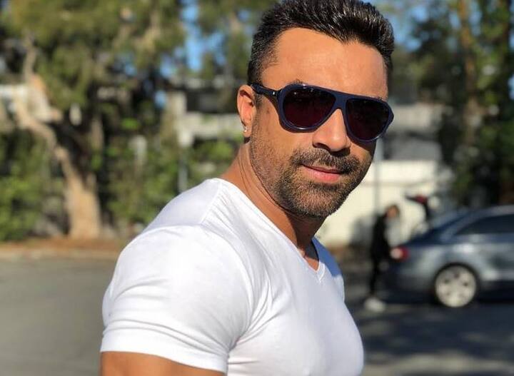 એઝાઝ આ પહેલા પણ વિવાદમાં ફસાઇ ચુક્યો છે.આ પહેલા વર્ષ 2016માં તે હેરસ્ટાઇલિસ્ટને અશ્લિલ ફોટા અને મેસેજ મોકલવાનાં ચક્કરમાં ફસાઇ હતો. તે સમયે પણ તેની ધરપકડ થઇ હતી. બાદમાં તેને 10 હજાર રૂપિયાનાં બોન્ડ પર જામીન મળ્યા હતાં.